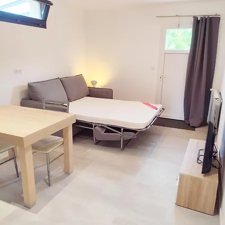 Logement Sur Tour De Avec Piscine Casa de Férias *